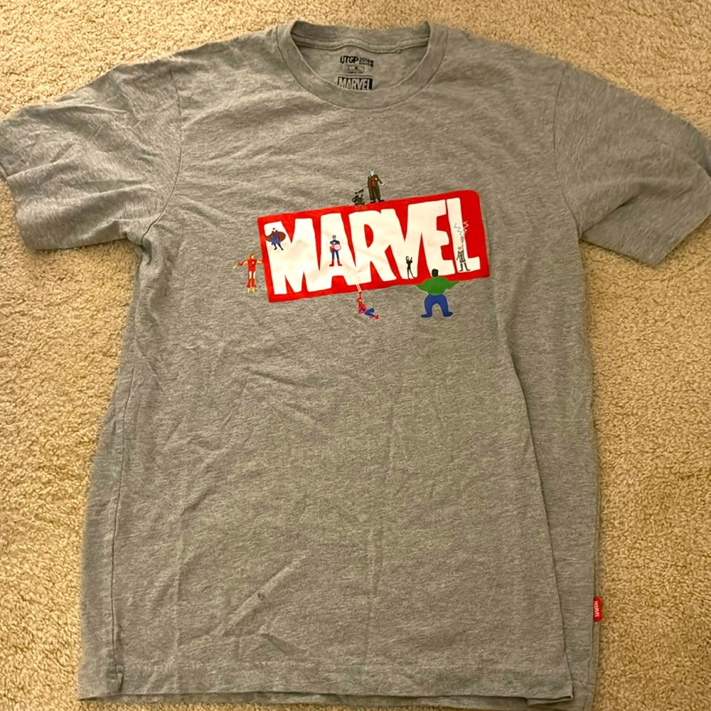 Uniqlo Marvel Women’s shirt in gray